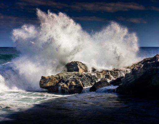 Mar picado y algunas lluvias se mantienen sobre la región