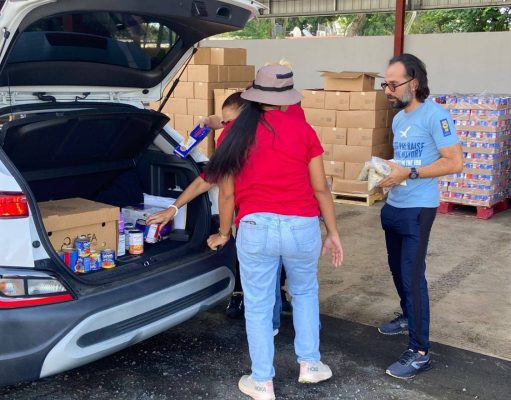 Aumentan los empleados federales que buscan alimentos ante cierre del gobierno
