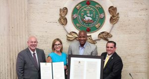 Cámara de Representantes rinde homenaje a expelotero Carlos Delgado