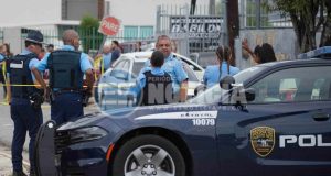 Siete heridos cuando auto embiste las carpas de un pulguero