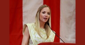 Secretario general del Proyecto Dignidad llega sin invitación a conferencia de Rodríguez Veve