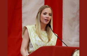 Secretario general del Proyecto Dignidad llega sin invitación a conferencia de Rodríguez Veve