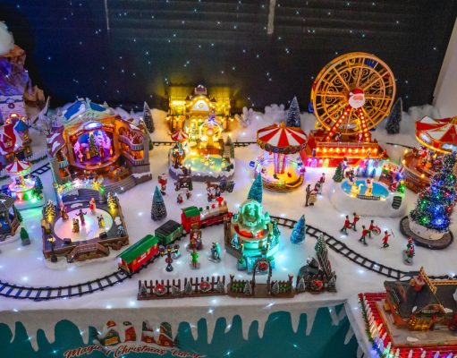 Familia ponceña diseña en su residencia la ‘Villa Mágica de Navidad’