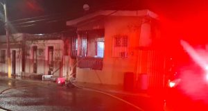 Bomberos logran contener fuego en residencia de Yauco