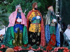 Miles de personas celebran el Día de Reyes en Juana Díaz