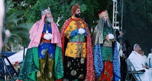 Miles de personas celebran el Día de Reyes en Juana Díaz