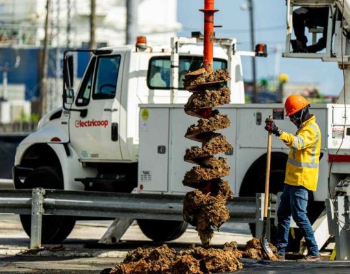 Electricoop firma contrato con Genera PR para labores de mantenimiento en plantas generatrices de la Isla
