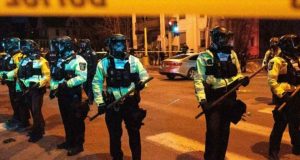 Trump anuncia agentes de ICE llegarán a aeropuertos desde mañana, lunes