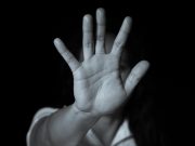 Acusan a familia de maltratar adolescente y tenerla en cautiverio