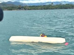 Rescatan hombre al que se el volteó el Kayak en costa de Salinas