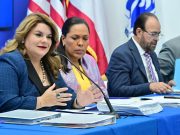 Rechazan presión a la expresidenta de la CEE por otorgar bonos