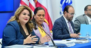 Rechazan presión a la expresidenta de la CEE por otorgar bonos