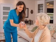 ¿Eres cuidador? Cuidar con conocimiento lo cambia todo