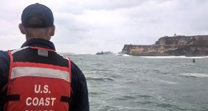 Barcaza encalla frente a El Morro