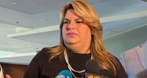 Gobernadora evalúa suspender a secretario de Corrección mientras se investiga querella