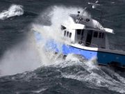 Menos aguaceros pero condiciones marinas se mantienen peligrosas