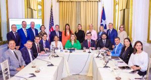 Gobernadora encabeza primera reunión de grupo multisectorial para defender fondos de Medicaid