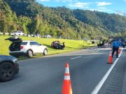 Accidente de auto con camión en autopista Luis A. Ferré