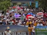 Miles de personas se manifiestan en contra del proyecto Esencia