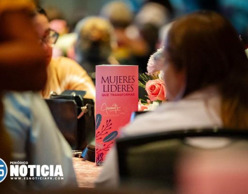 Gobernadora reconoce a 350 mujeres líderes de residenciales públicos