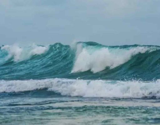 DRNA cierra tres balnearios en el norte ante fuerte oleaje