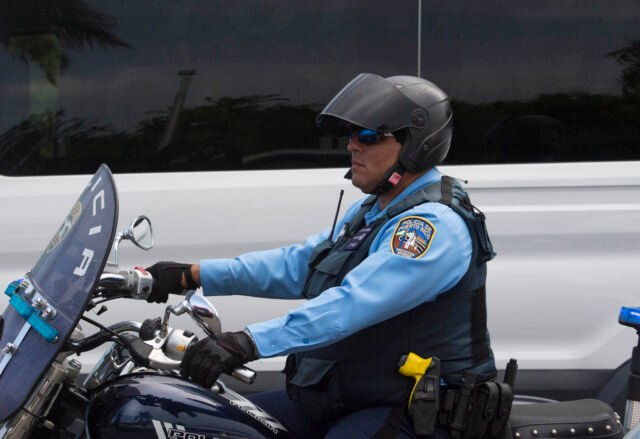 Policía