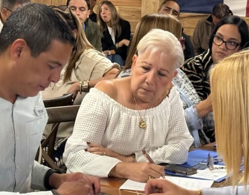 Alcaldes asociados se reúnen con Director de COR3