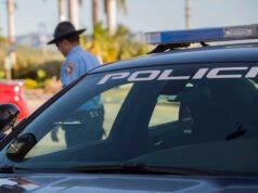 Auto embiste a varios peatones y muere uno de ellos