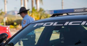 Auto embiste a varios peatones y muere uno de ellos