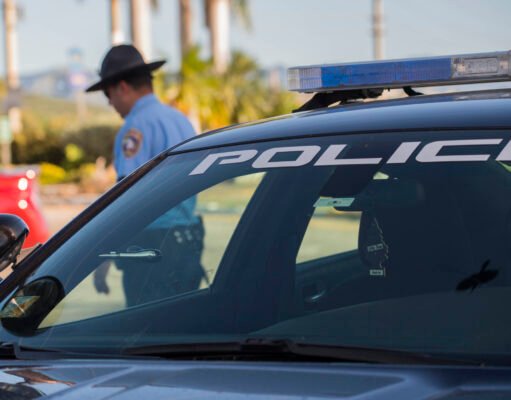 Auto embiste a varios peatones y muere uno de ellos