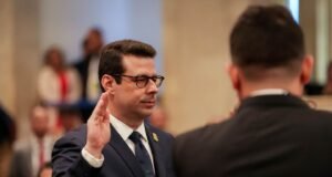 Sindicato de Bomberos pide la renuncia de Francisco Domenech por señalamientos éticos