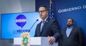 Sale de la agencia el Secretario de Corrección