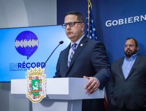 Sale de la agencia el Secretario de Corrección