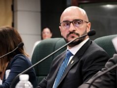 Policía devolverá armas de fuego a enfermero del caso Viqueira