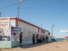 Pescadores se las ingenian para tener pescado fresco a la venta