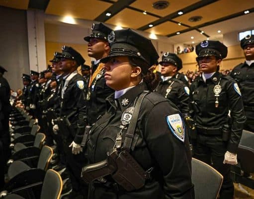 San Juan gradúa 46 nuevos policías municipales