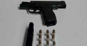 Tres arrestados en allanamiento federal en residencial de Santurce