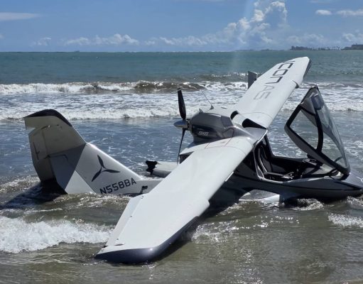 Avioneta con desperfectos cae en playa de Levittown