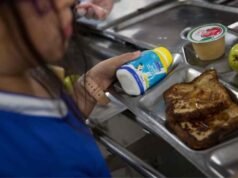 Contralor revela irregularidades en compras para comedores escolares
