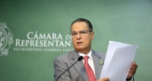 Representante Varela critica freno a investigación legislativa sobre centros de inspección
