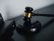 Causa para juicio contra imputada de quemar y causar muerte a su padrastro