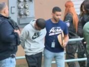 Cuatro arrestados en operativo policial en residencial de Coamo