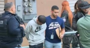 Cuatro arrestados en operativo policial en residencial de Coamo