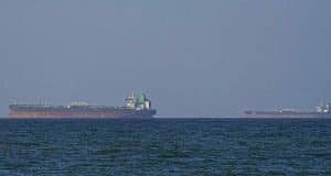 Irán restringe paso de petroleros en Ormuz tras escalada de ataques posteriores al «cese al fuego» en Medio Oriente