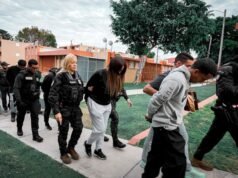 Policía realiza «megaoperativo» en residencial de Coamo