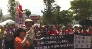 Exigen renuncia de presidenta de la UPR frente a La Fortaleza