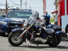 Motociclista muere tras chocar contra vehículo de la Autoridad de Carreteras