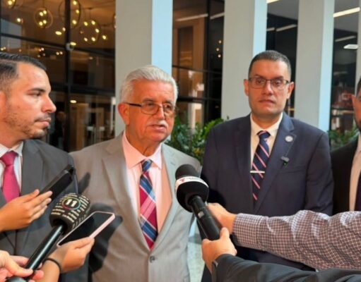 Alcaldes tocan la puerta de la Junta de Supervisión Fiscal con petición de fondos