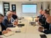 Alcaldes PPD y PNP en la misma mesa para reclamar fondos