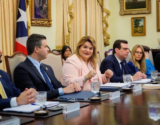 Gobernadora evalúa candidatos para nuevo secretario del DDEC